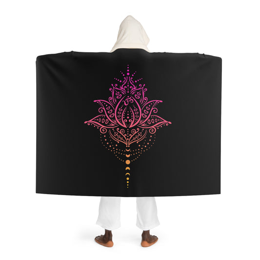 LOTUS BLÜTE MONDPHASEN PINK • Kapuzen Kuscheldecke Schwarz • Wohndecke Sherpa 130cm x 180cm