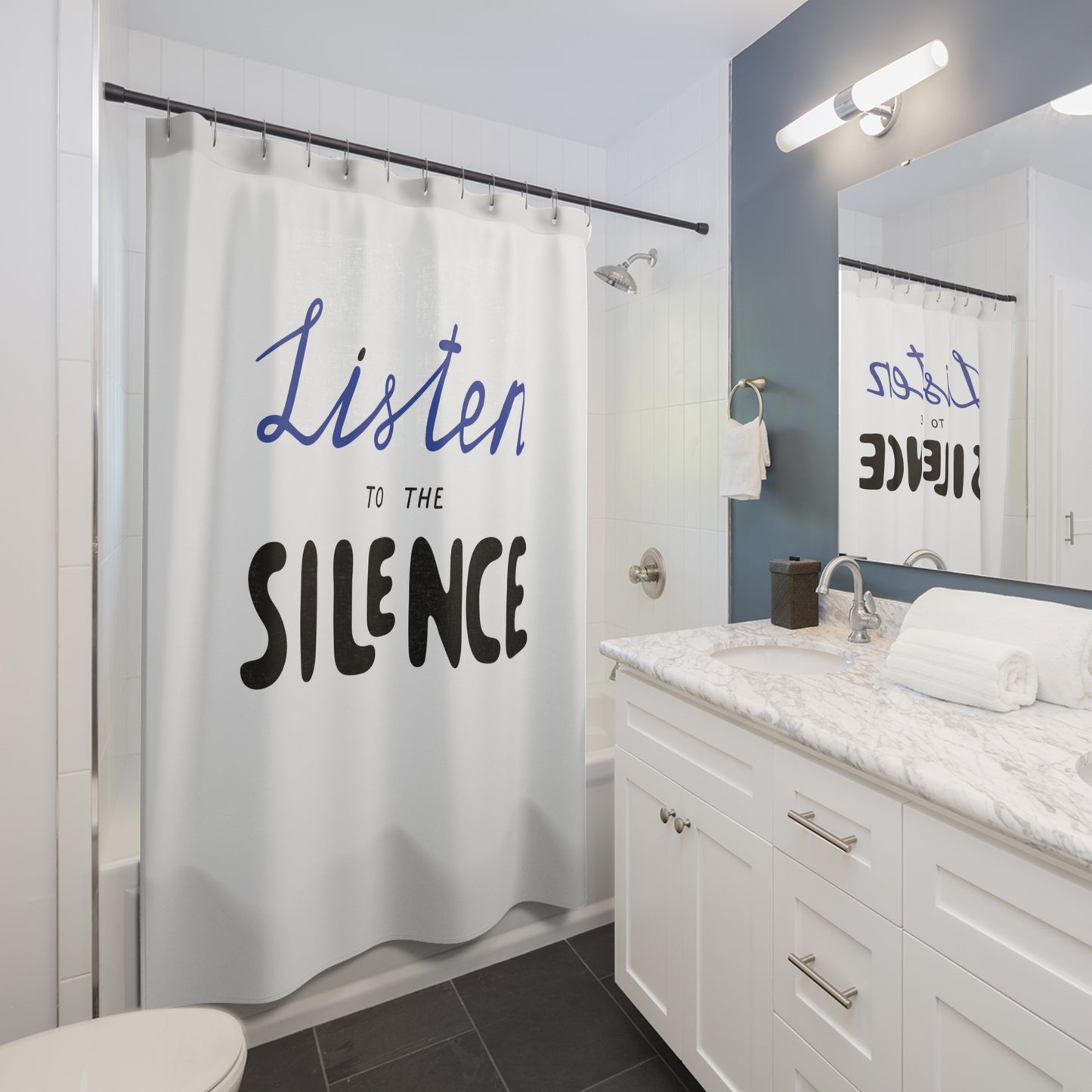 LISTEN TO THE SILENCE • Schöner Spruch Duschvorhang 180x200 cm Weiss