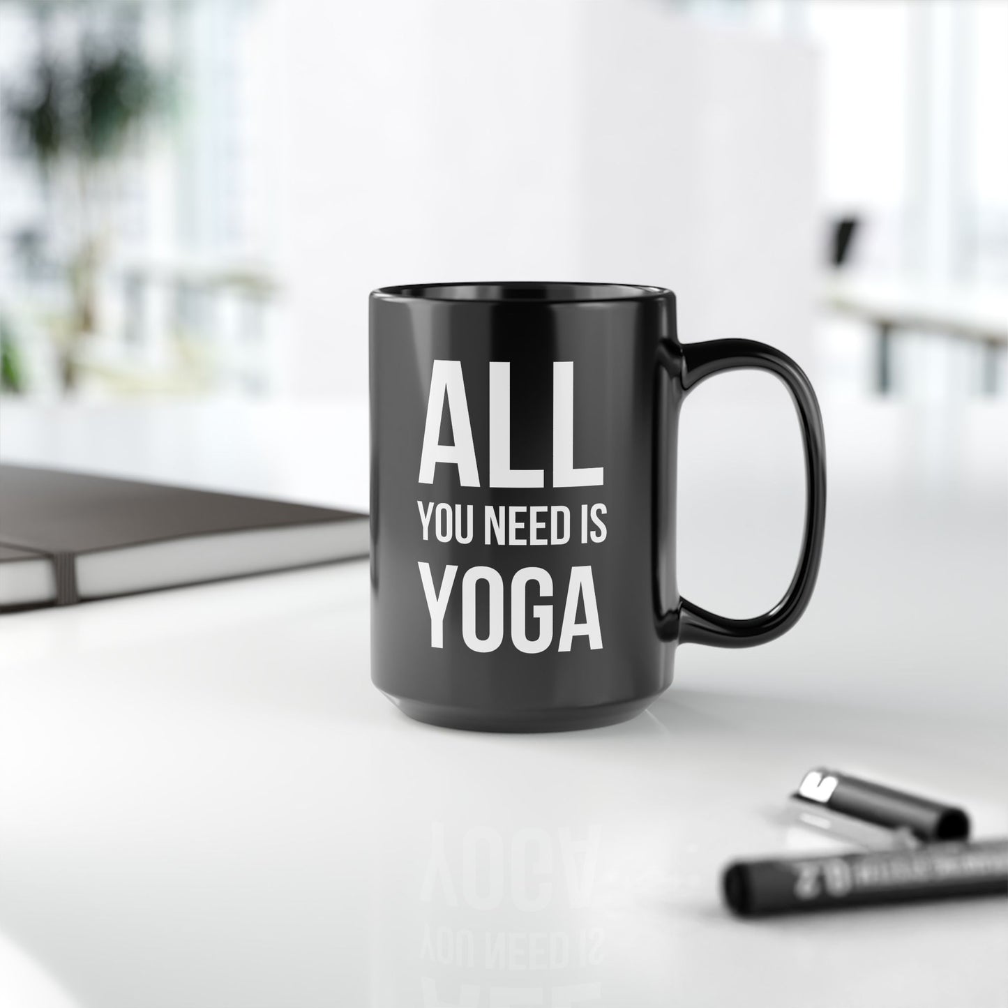 ALL YOU NEED IS YOGA • Yoga Geschenkidee • 440ml XXL Kaffeebecher Schwarz - YOGA SANTA