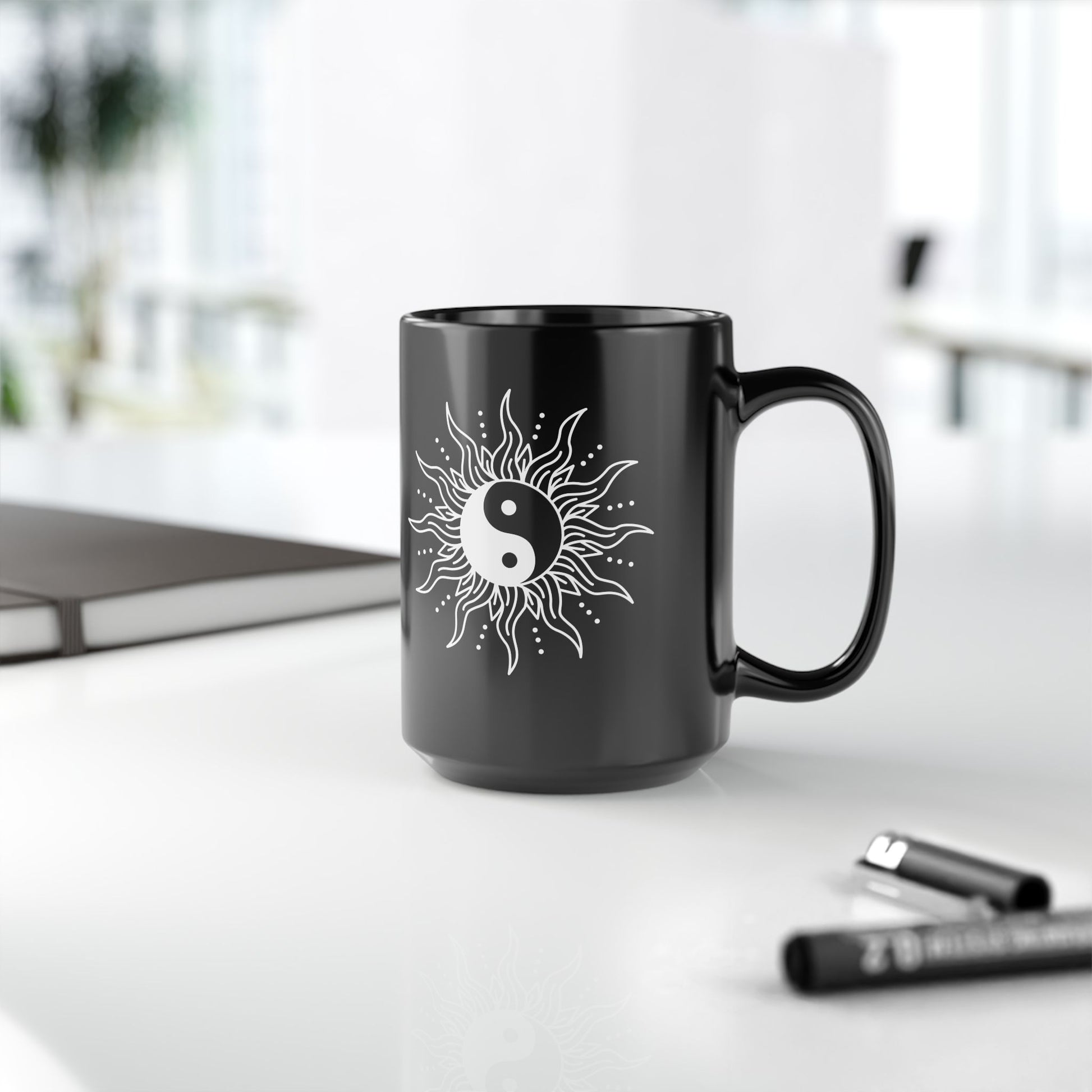 YING YANG SONNE • Spirituelles Design • 440ml XXL Kaffeebecher Schwarz - YOGA SANTA