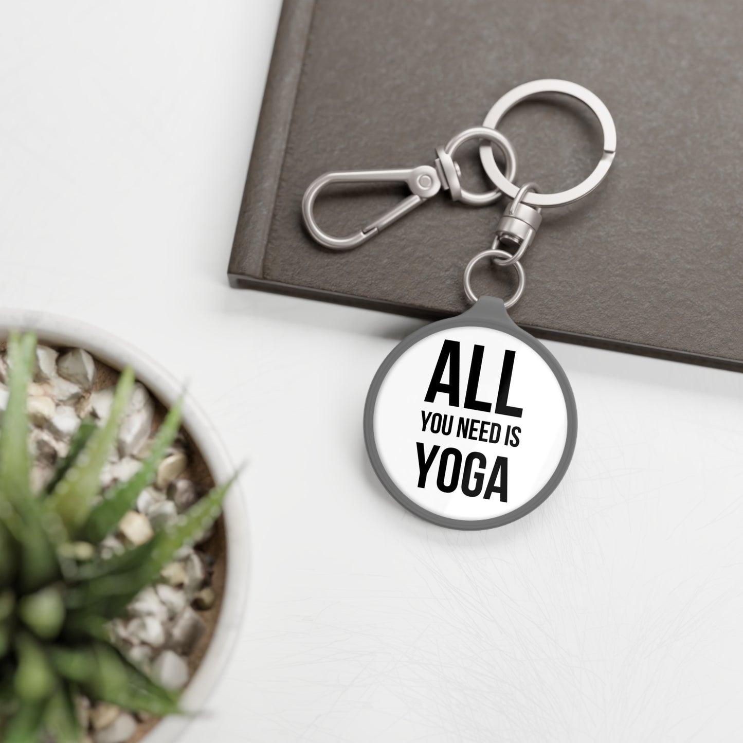 ALL YOU NEED IS YOGA - Hobby Liebhaber • Edler Luxus Schlüsselanhänger mit Karabiner für Frauen & Männer