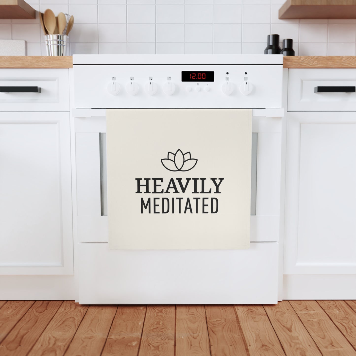 HEAVILY MEDITATED - YOGA SPRUCH MEDITATION • Achtsamkeits-Deko Küche • Baumwolltuch CremeWeiß 50x70cm • Küchentuch Einfarbig mit Design • Besonders Weicher Stoff • BIO Baumwolle - YOGA SANTA