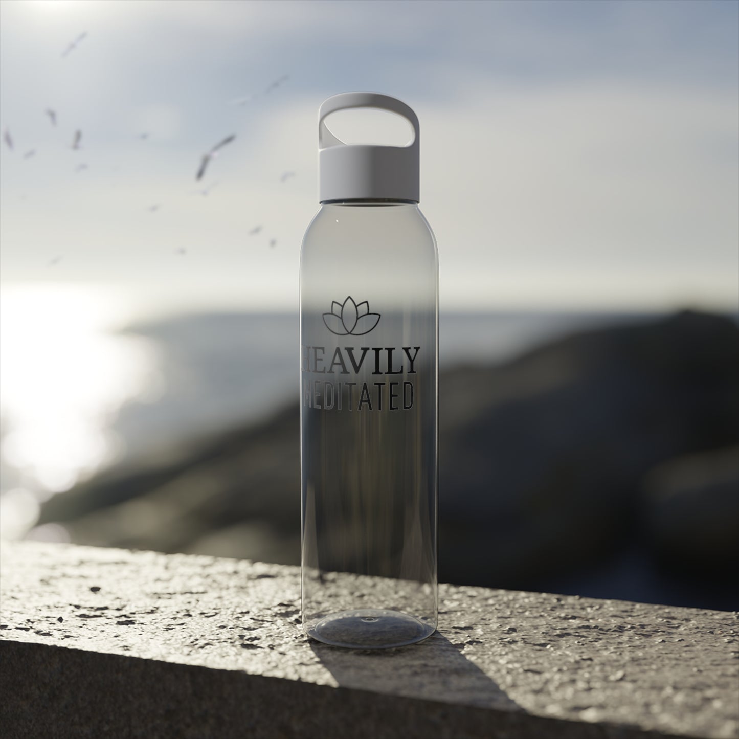 HEAVILY MEDITATED • YOGA MEDITATION SPRUCH LOTUSBLÜTE BLUME • Wasserflasche Sky 650 ml - YOGA SANTA