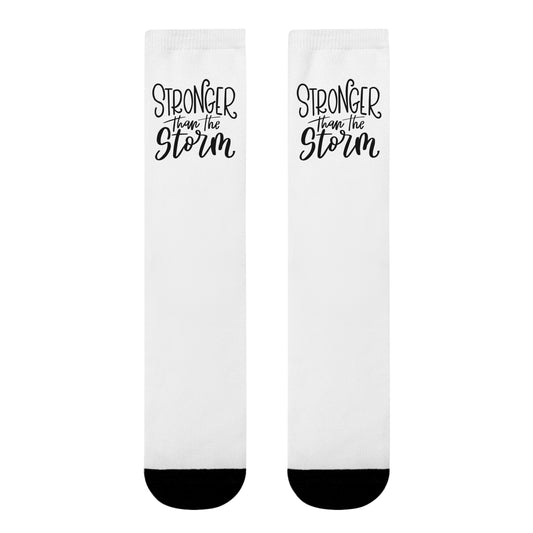 STRONGER THAN THE STORM • Yoga Spruch Motivation • Spirituelle Socken Weiß mit Spruch Motiv
