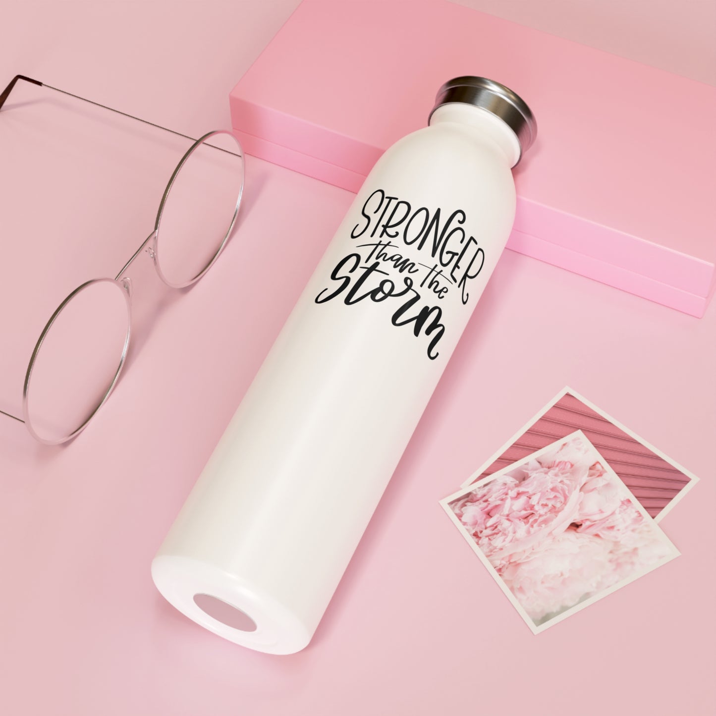 STRONGER THAN THE STORM • Motivationsspruch •Edelstahl Thermosflasche SLIM • 600 ml