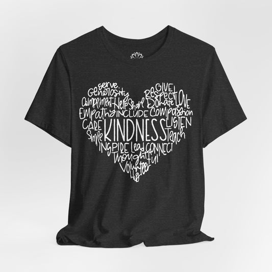 KINDNESS HERZ SPRUCH LIEBESBOTSCHAFT LIEBEBEWEIS •  Lässiges T-shirt Damen & Herren • Baumwolle 🌿
