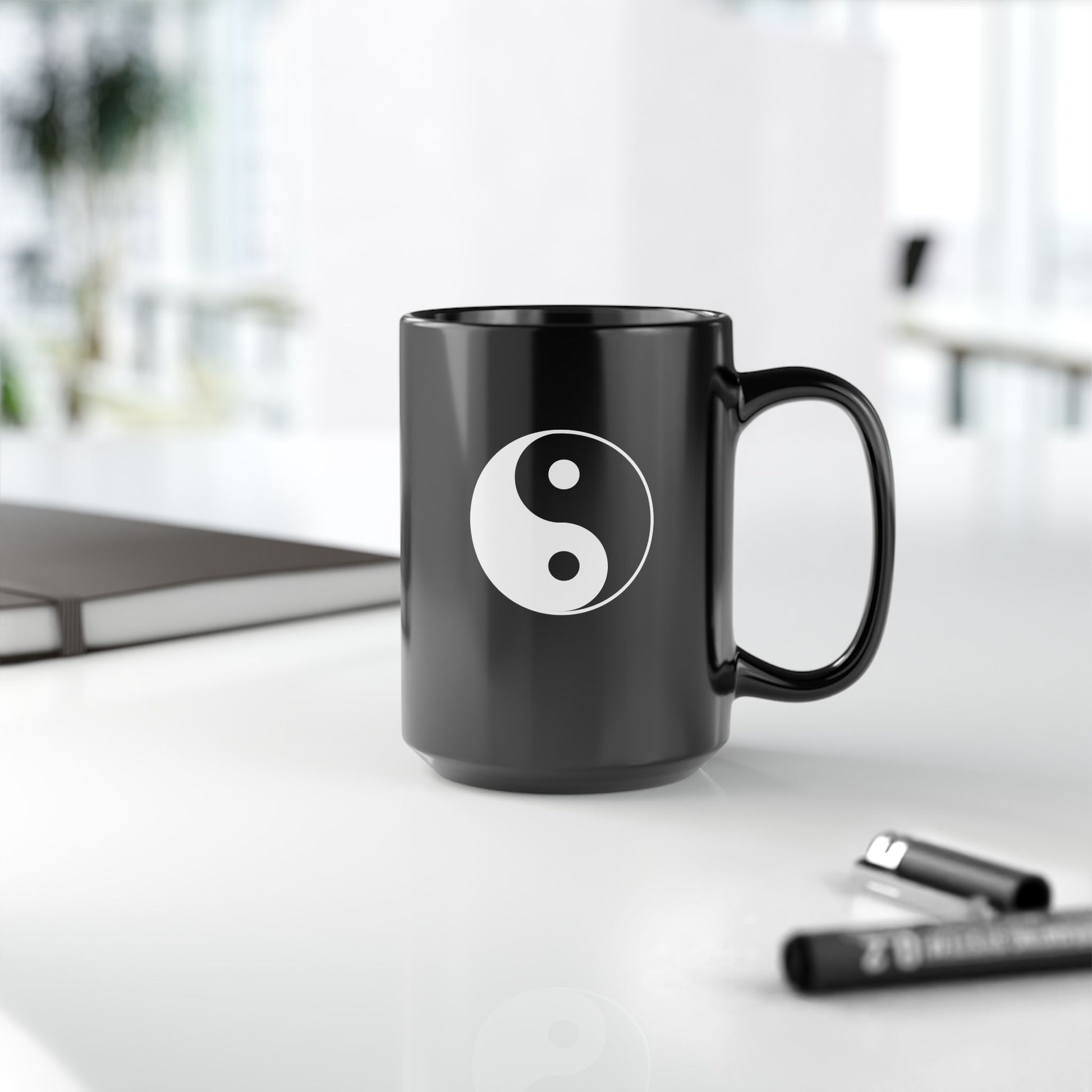 YING YANG • Spirituelles Motiv • 440ml XXL Kaffeebecher Schwarz - YOGA SANTA
