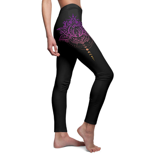 LOTUSBLUME MIT MONDPHASEN LILA VIOLET • Damen-Leggings Schwarz mit Print Aufdruck • Beste Leggings für Sport & Alltag