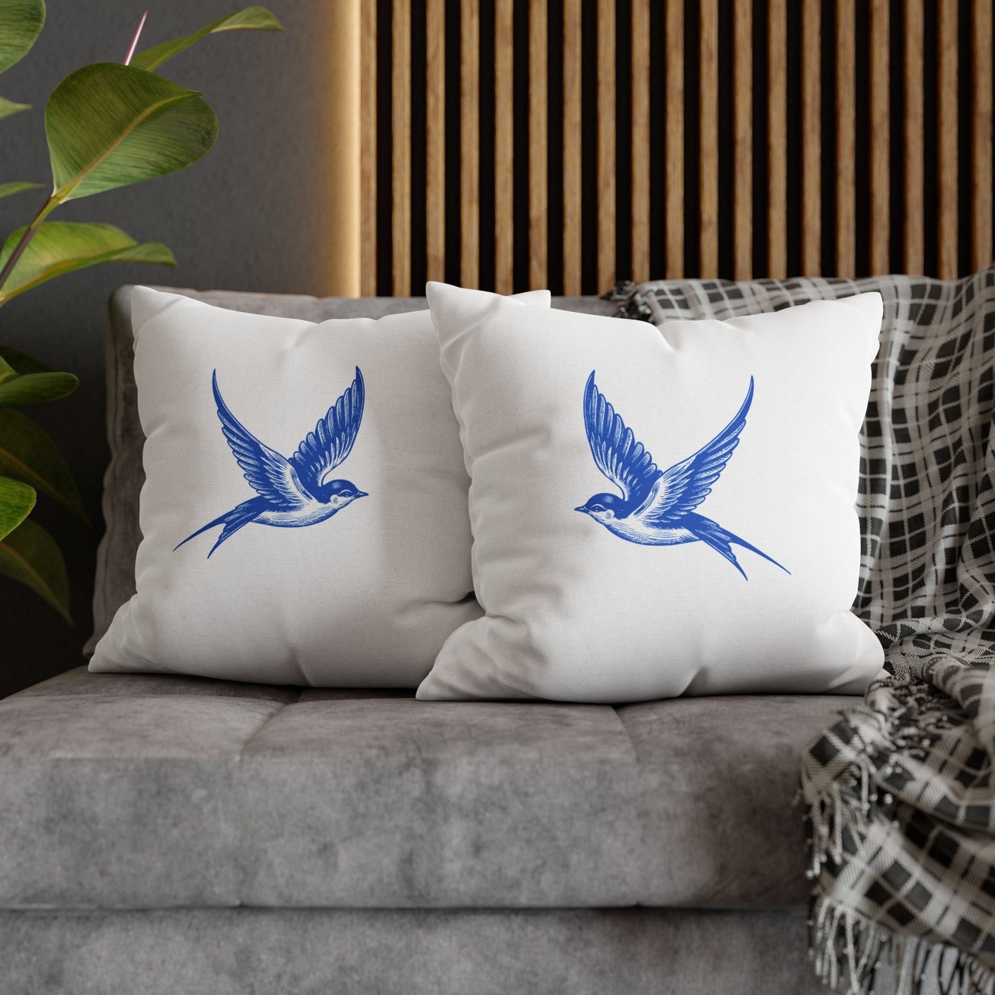 SCHWALBE FLIEGT BLAU VINTAGE ZEICHNUNG • Deko Kissenbezug mit Reißverschluss Weiß Bunt