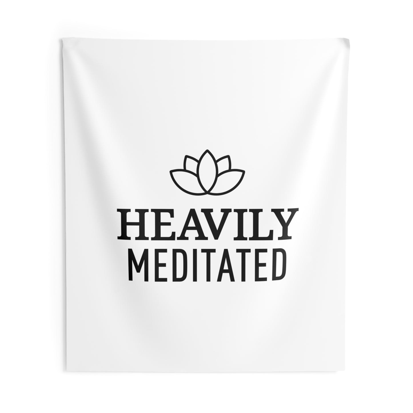 HEAVILY MEDITATED - YOGA SPRUCH • Wandtuch • Wandttepich Schwarz Weiß • Wanddekor in v. Größen bis XXL - YOGA SANTA