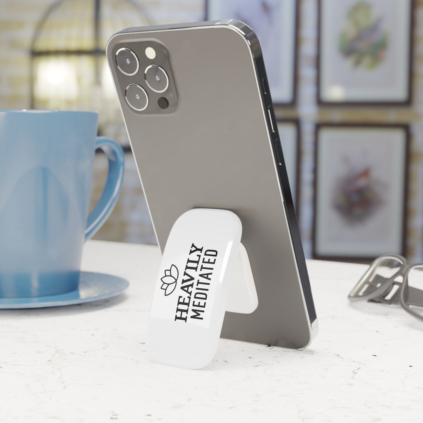 HEAVILY MEDITATED • Handyhalter Yoga Spruch Meditations Accessoire • Handy Smartphone Handgriff Halterung, Tischständer – Aufklappbar - YOGA SANTA