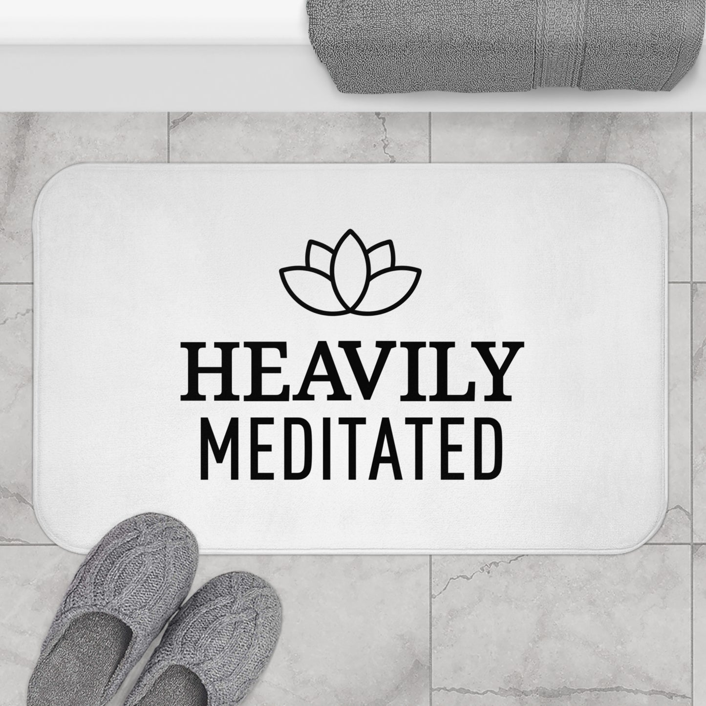 HEAVILY MEDITATED • YOGA MOTIV Badvorleger Weiß / Fussmatte / Badteppich EXTRA Weich • 53 x 86 cm - YOGA SANTA