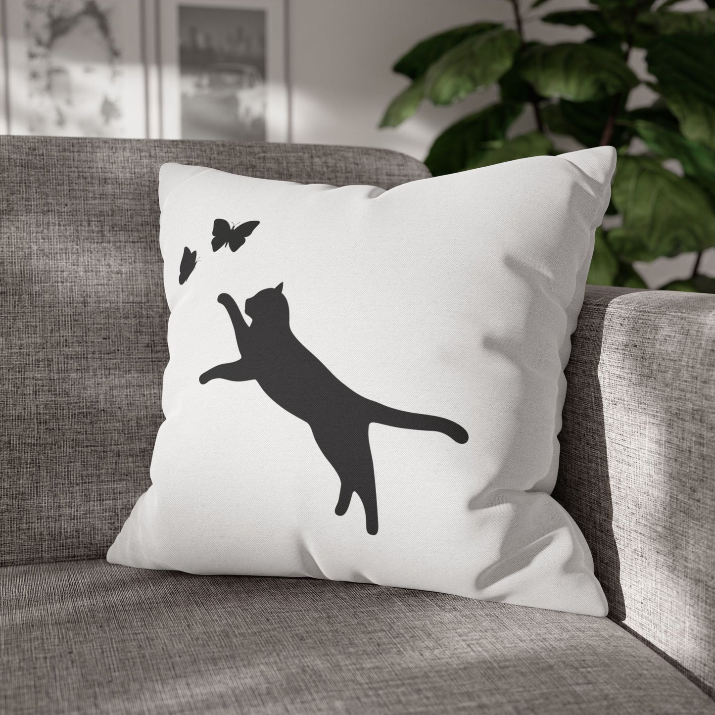 KATZE MIT SCHMETTERLINGEN • Deko Kissenbezug mit Reißverschluss Quadratisch Weiß