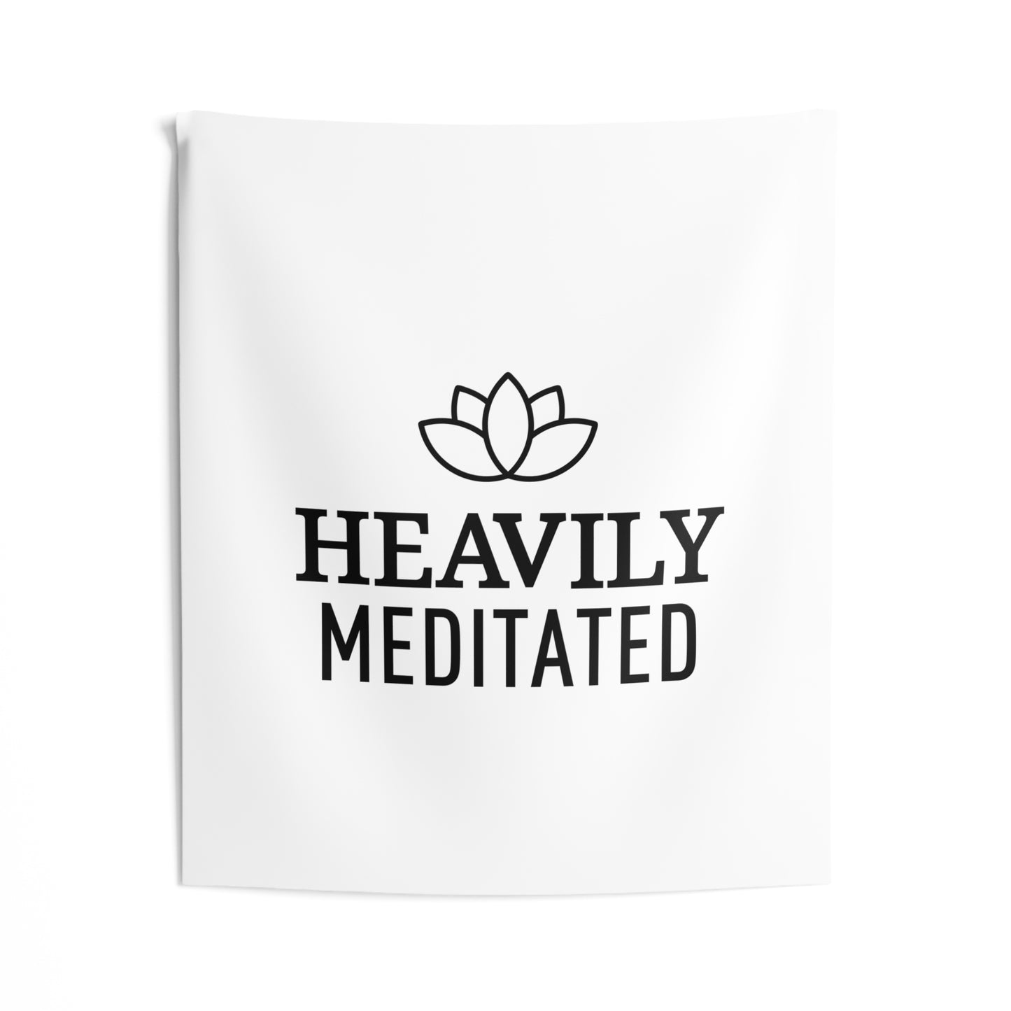 HEAVILY MEDITATED - YOGA SPRUCH • Wandtuch • Wandttepich Schwarz Weiß • Wanddekor in v. Größen bis XXL - YOGA SANTA